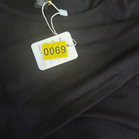 H Halston women's black Sleeveless top gold button detail Size Medium office - Picture 9 of 9